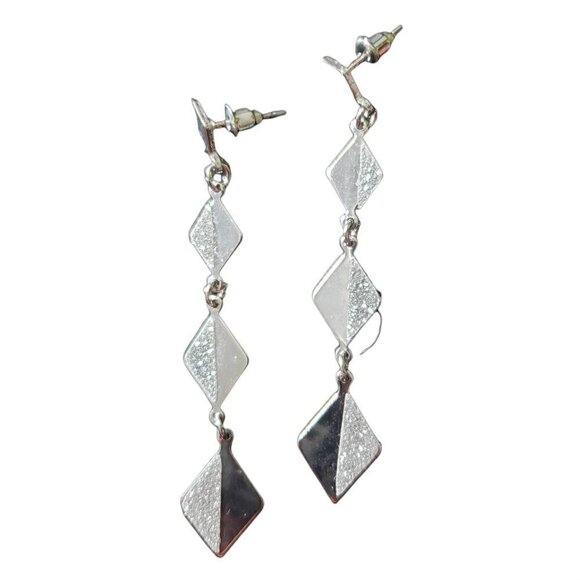 Women 3 Tiered Silver Textured Linked Diamond Shaped Dangling Drop Stud Earrings - Picture 6 of 6
